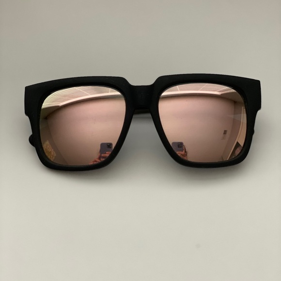 Quay Australia Accessories - Quay Australia On The Prowl Mirrored Sunglasses